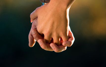 Ha fogják a kezed, az mindig segít